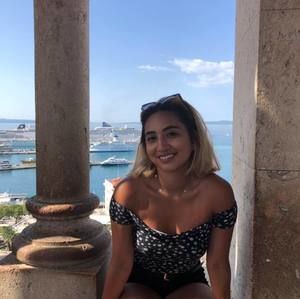 Meet your Posher, Adrienne